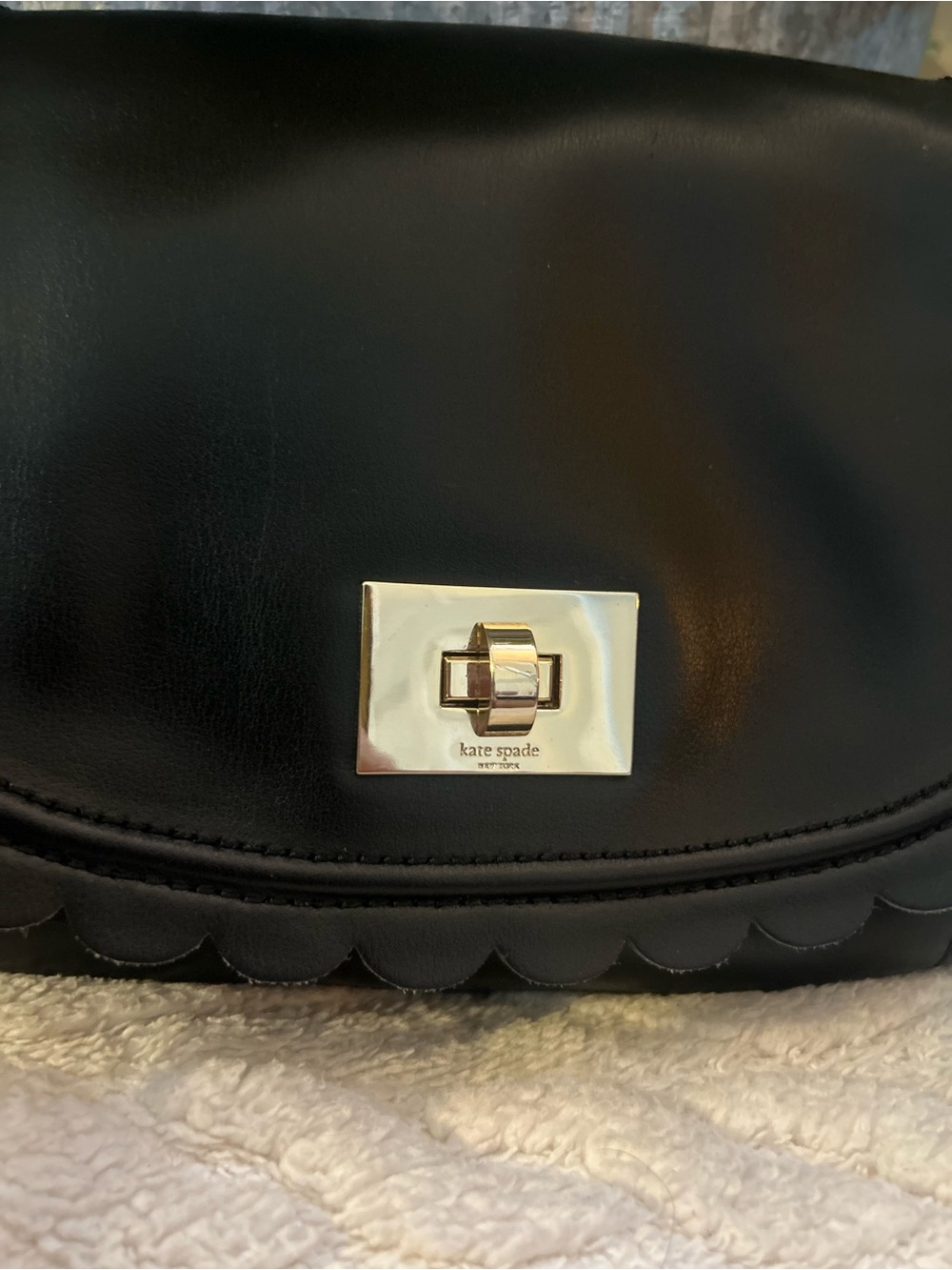 Kate Spade New York Scallop Leather Crossbody Bag Black - Picture 2 of 11